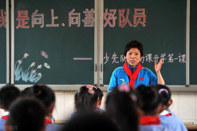 1972年，平民女孩帕特里齐亚;雷加尼和古驰创始人的孙子毛里奇奥;古驰结婚，婚后他们育有两个女儿